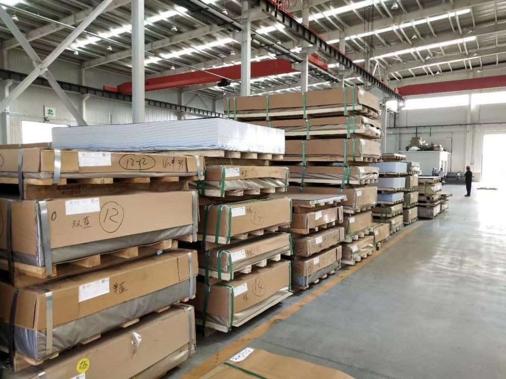 aluminum plates with wooden pallets,paper wrapped&steel belts fixed