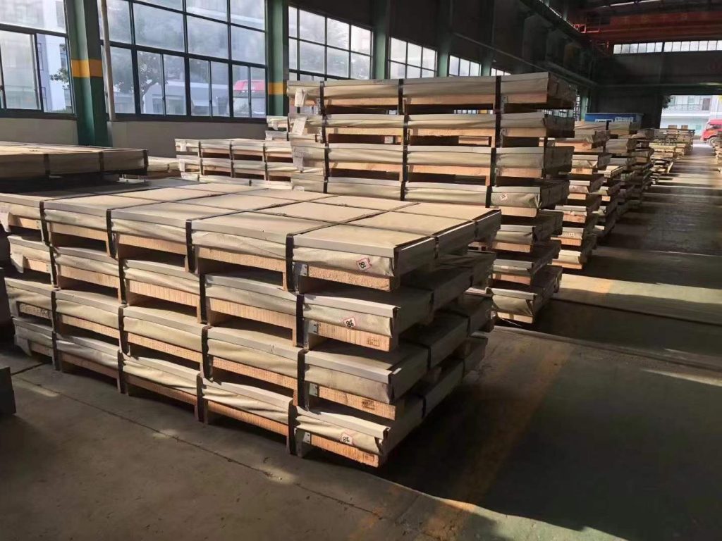 wooden pallets&steel belts fixed packing
